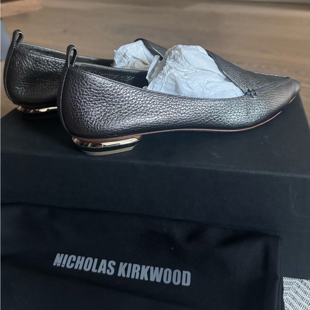Nicolas Kirkwood Beya Metallic Leather Loafers in Pewter Size 38 - Picture 2 of 3